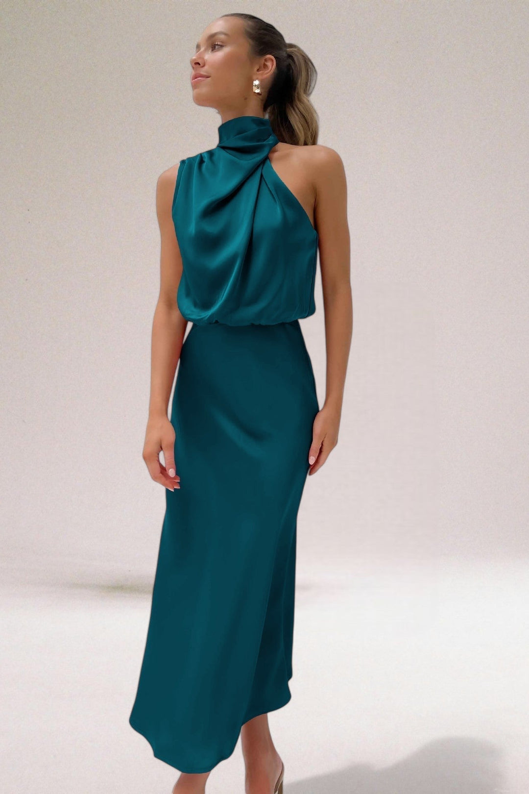 Duttini | Elegant Halter Neck Dress in a Flattering Cut