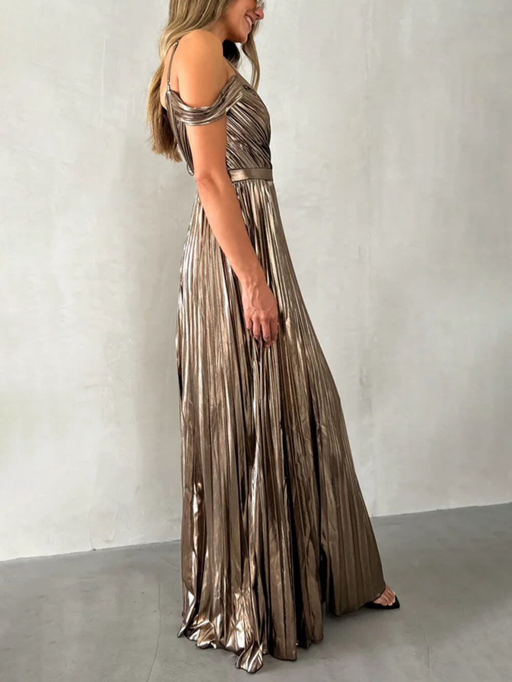 Duttini | Elegant V-Neck Backless Pleated Suspender Dress