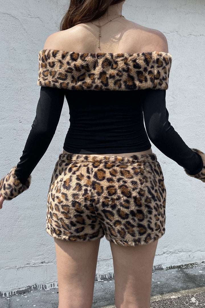 Duttini | Fleece Off-the-shoulder Two Piece Set in Leopard Print