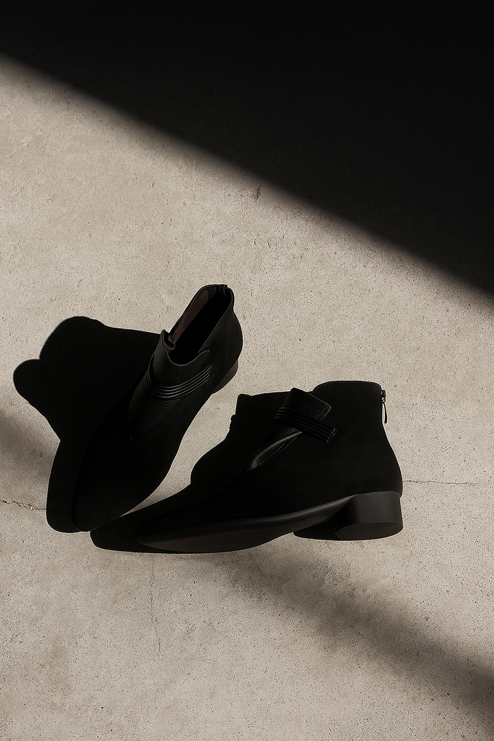 Duttini | Italian Crest Suede Boots