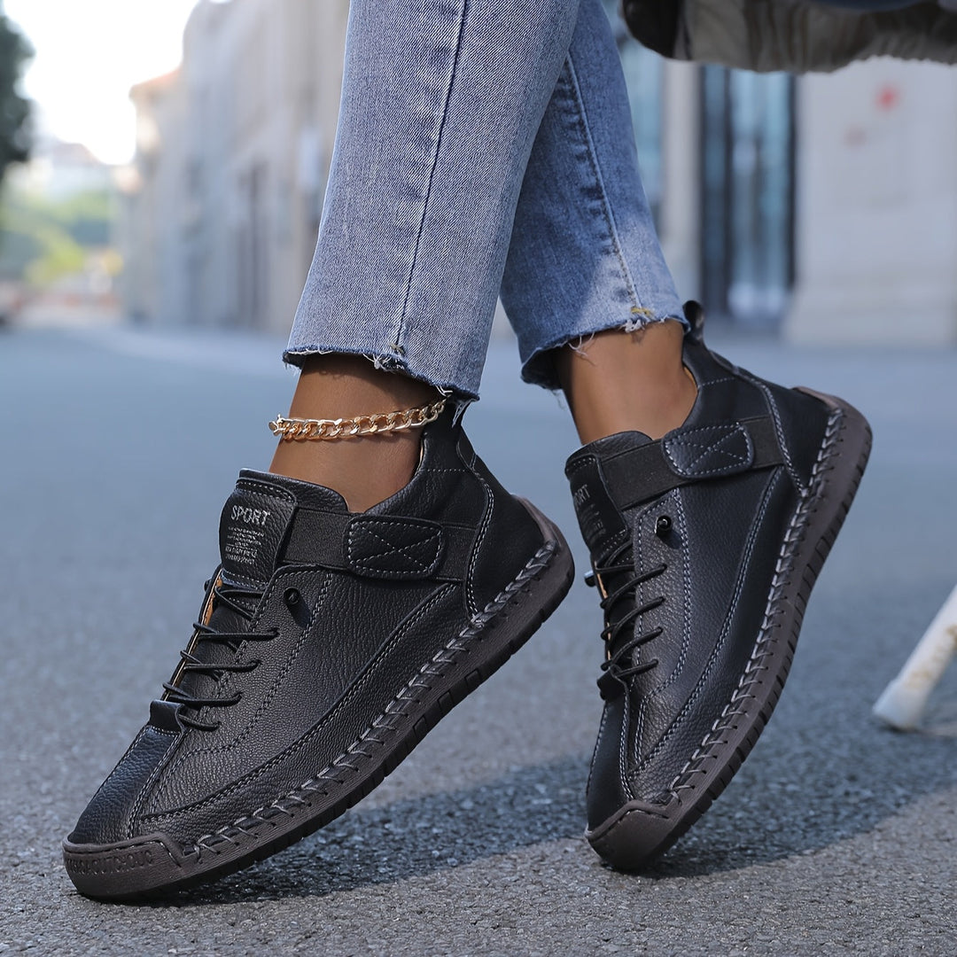 Duttini | Soft-Step Low Cut Lace-Up Design for Walking in Comfort