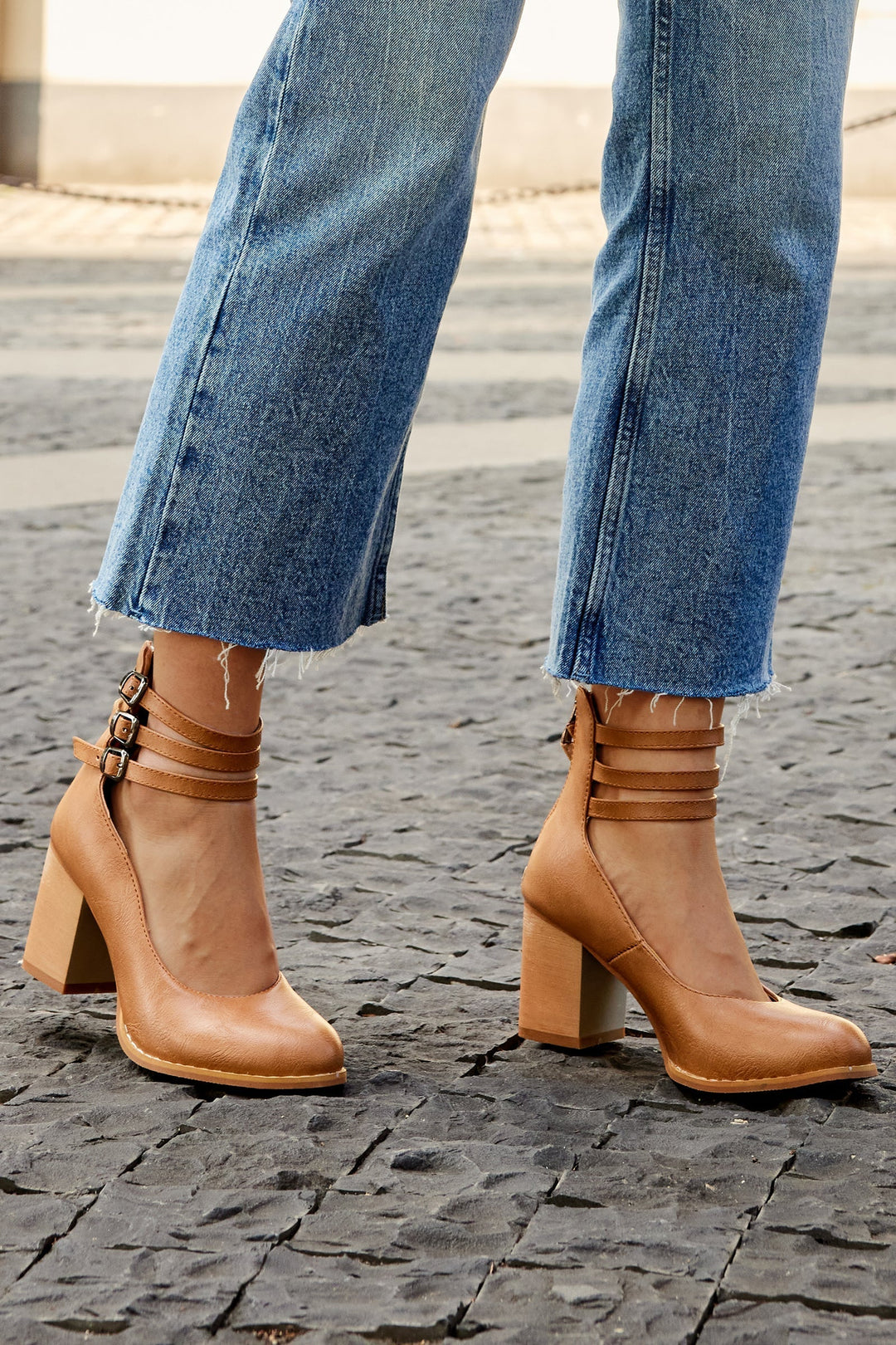 Duttini | Premium Smooth Sandals With Ankle Strap And Thick Heel