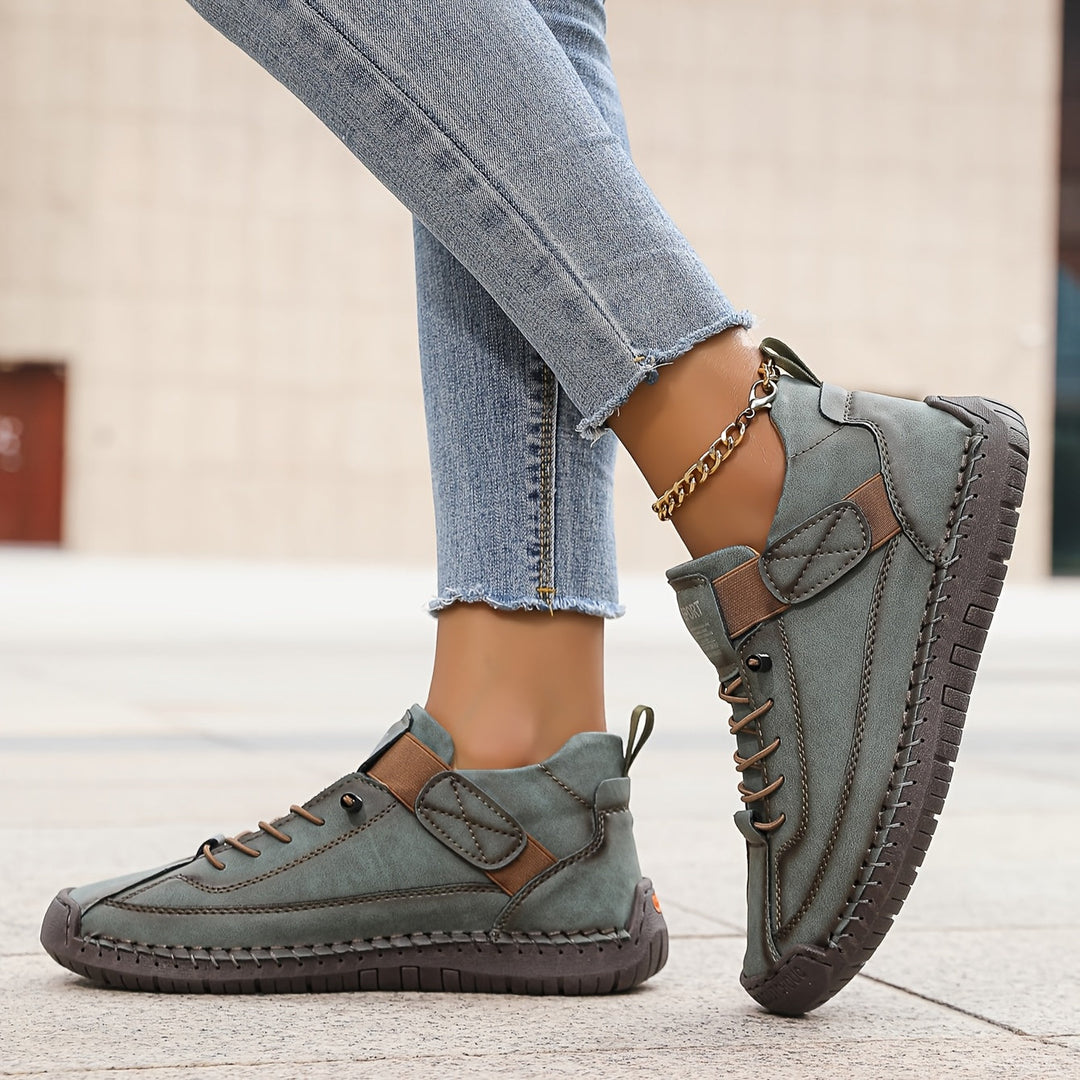 Duttini | Soft-Step Low Cut Lace-Up Design for Walking in Comfort