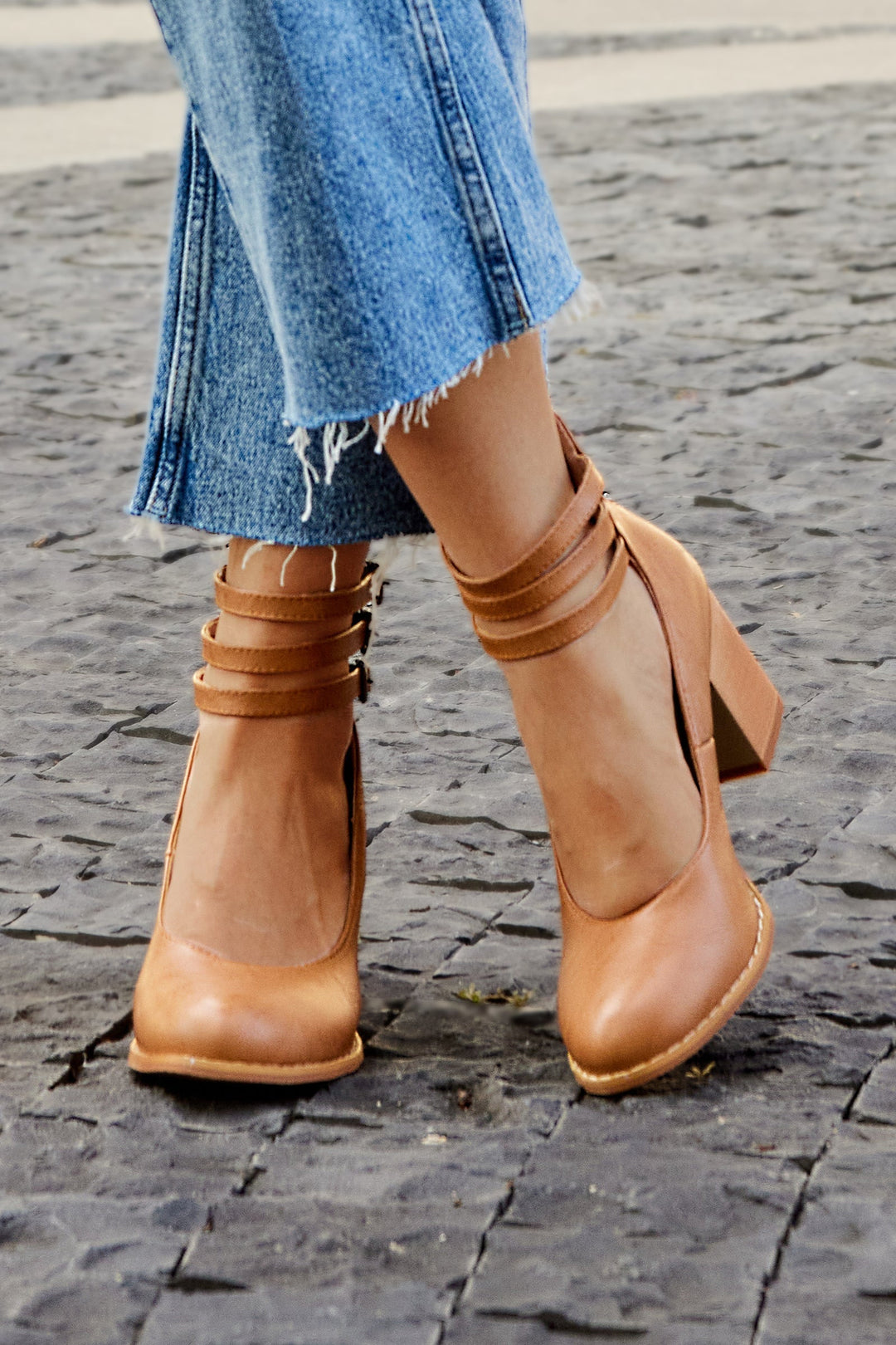 Duttini | Premium Smooth Sandals With Ankle Strap And Thick Heel