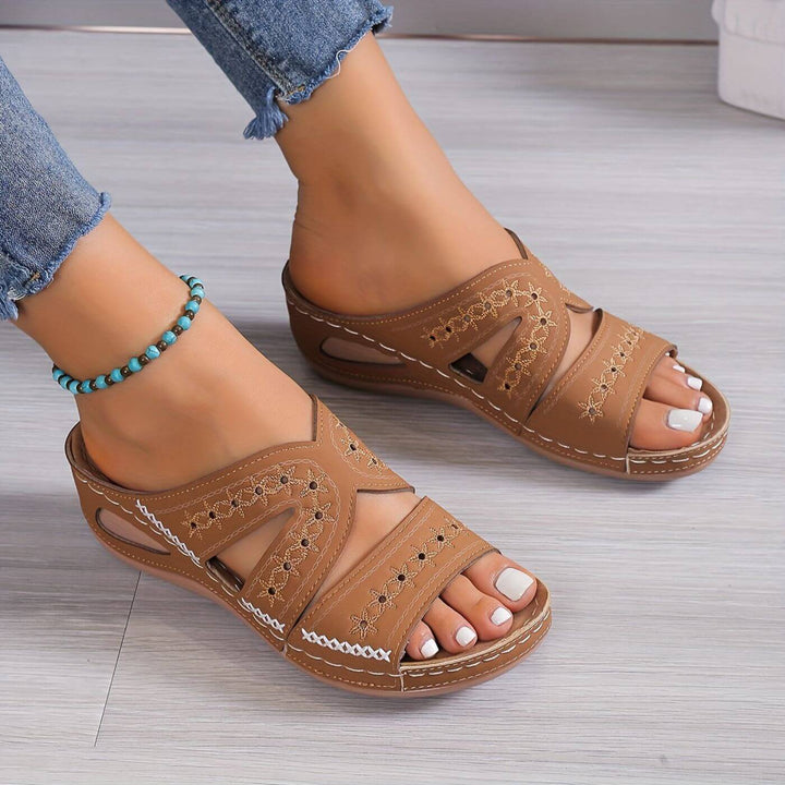 Duttini | Cushioned Open Toe Slip-On With Cutout Sides