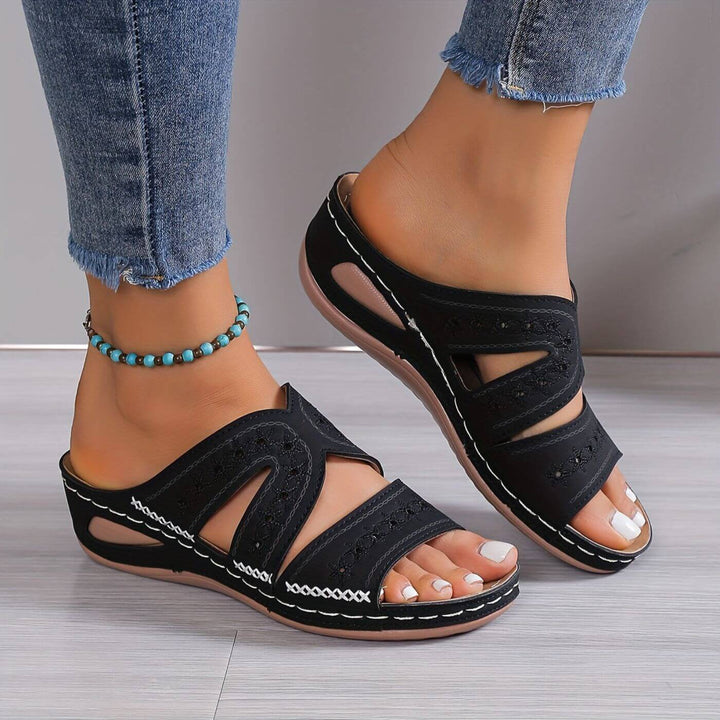 Duttini | Cushioned Open Toe Slip-On With Cutout Sides