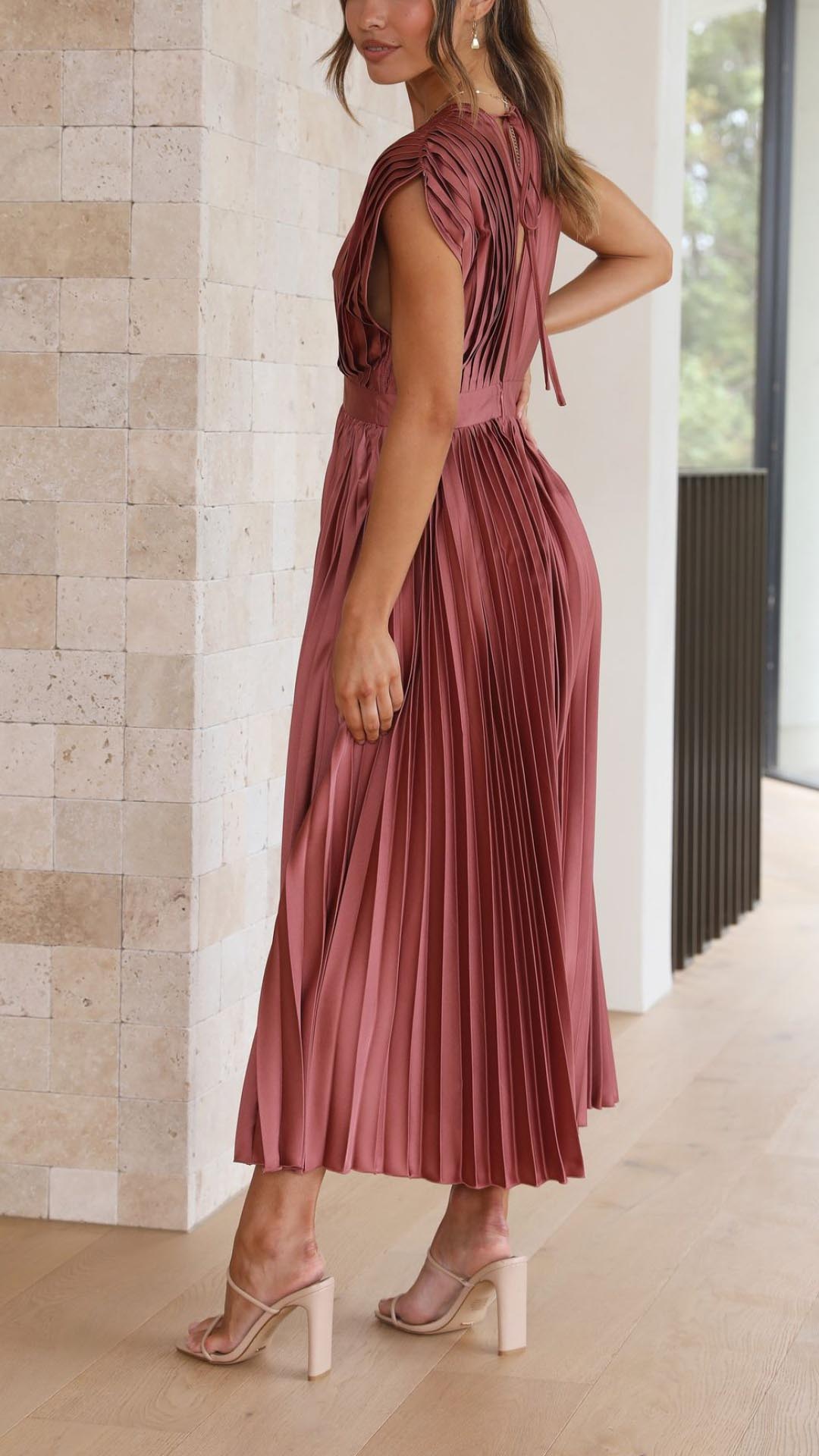 Duttini | Pleated V-neck Midi Dress
