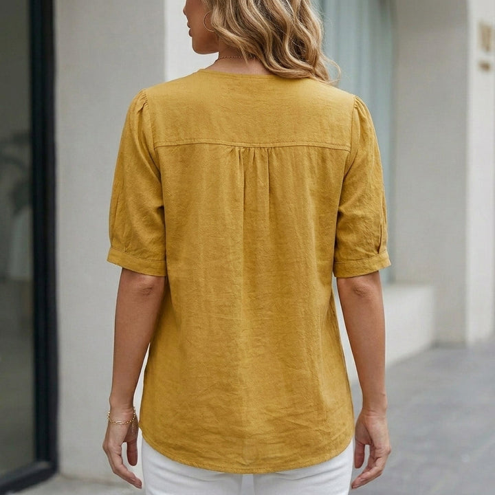 Duttini | Sophisticated Relaxed Button-Up Blouse With Soft Short Sleeves And Front Pocket