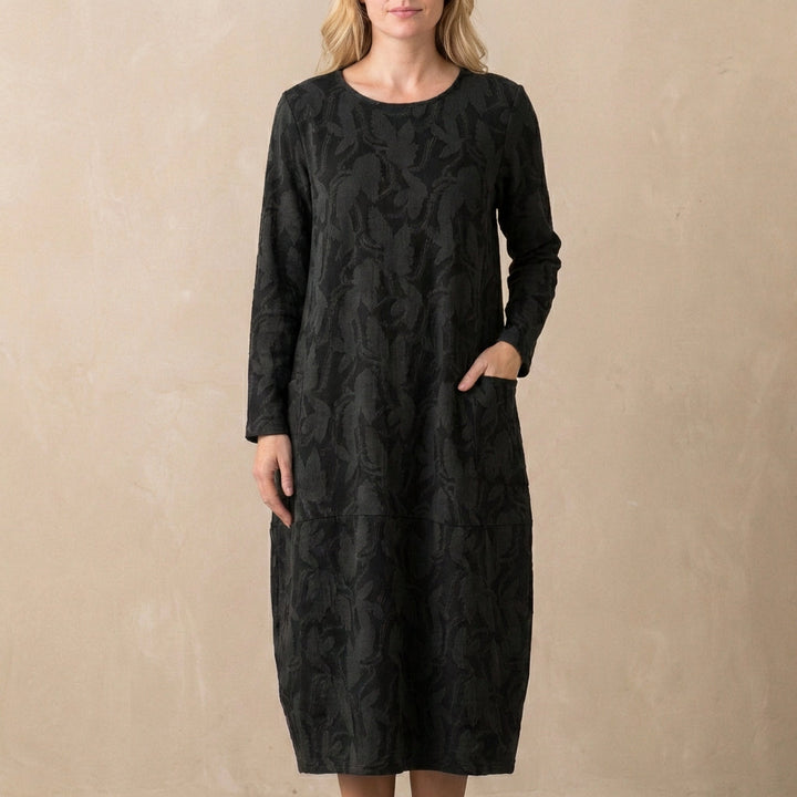 Duttini | Modern Relaxed Knit Maxi Dress With Textured Pattern And Patch Pockets