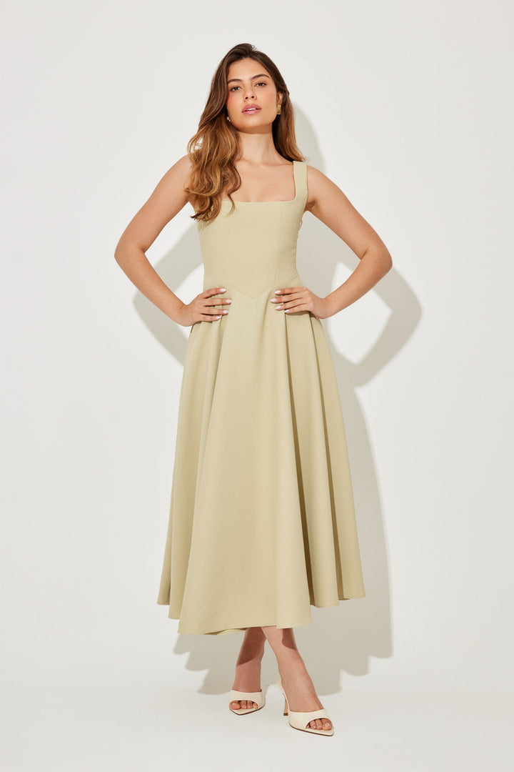 Duttini | Timeless Flowy Midi Dress with a Flattering Silhouette