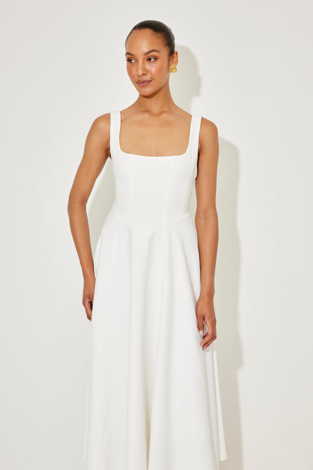 Duttini | Timeless Flowy Midi Dress with a Flattering Silhouette
