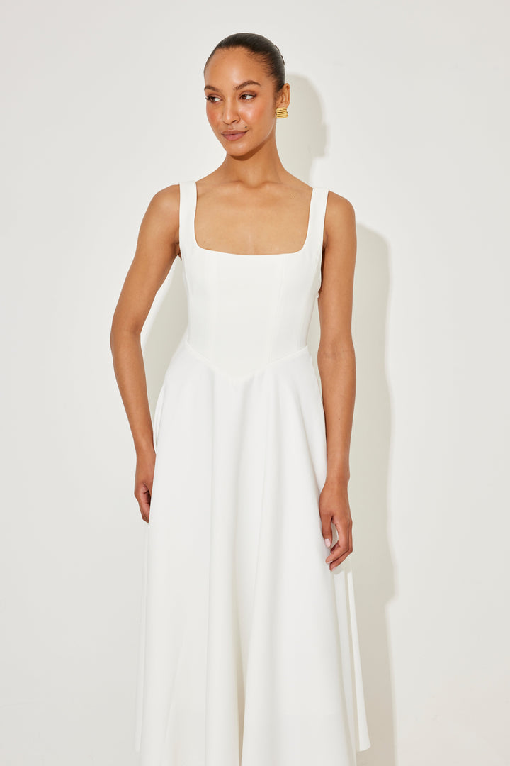Duttini | Timeless Flowy Midi Dress with a Flattering Silhouette