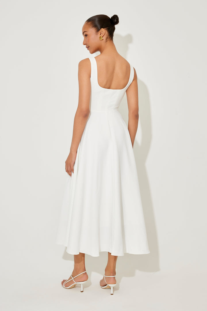 Duttini | Timeless Flowy Midi Dress with a Flattering Silhouette