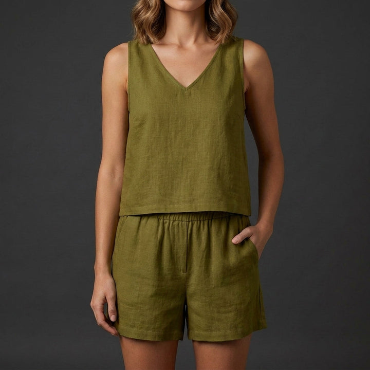 Duttini | Sculpted Relaxed V-Neck Vest And Pleated Shorts Set In Lightweight Woven Fabric