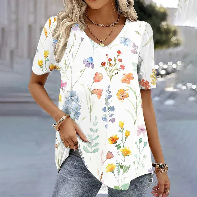 Duttini | Chic Striped V-Neck T-Shirt in a Flattering Cut