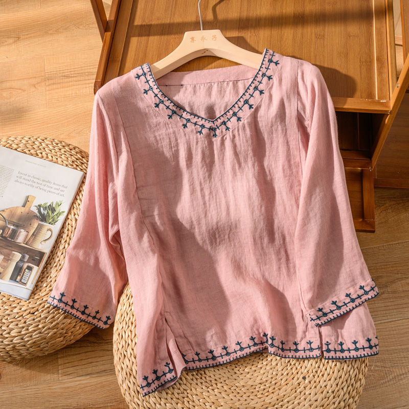 Duttini | Refined Pattern V-Neck Blouse with a Timeless Finish
