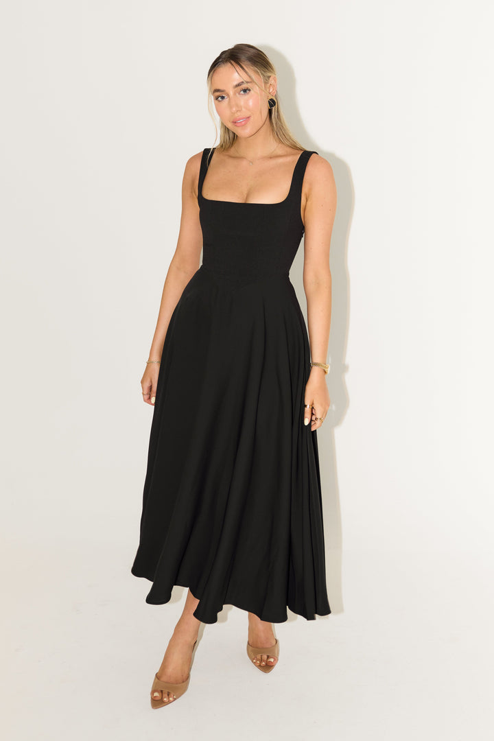 Duttini | Timeless Flowy Midi Dress with a Flattering Silhouette