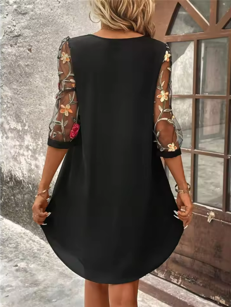 Duttini | Elegant Dress With A V-neckline And Eye-catching Sleeves