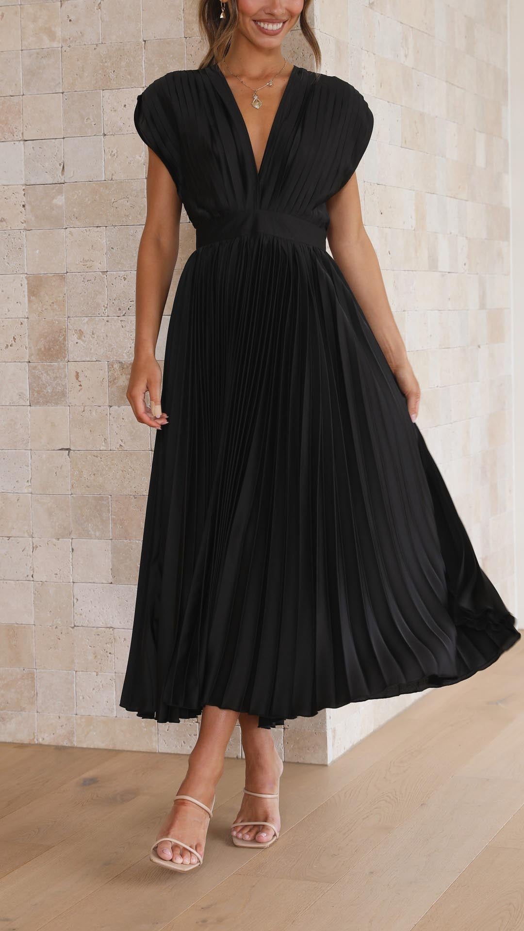 Duttini | Elegant Pleated Maxi Dress Made to Turn Heads