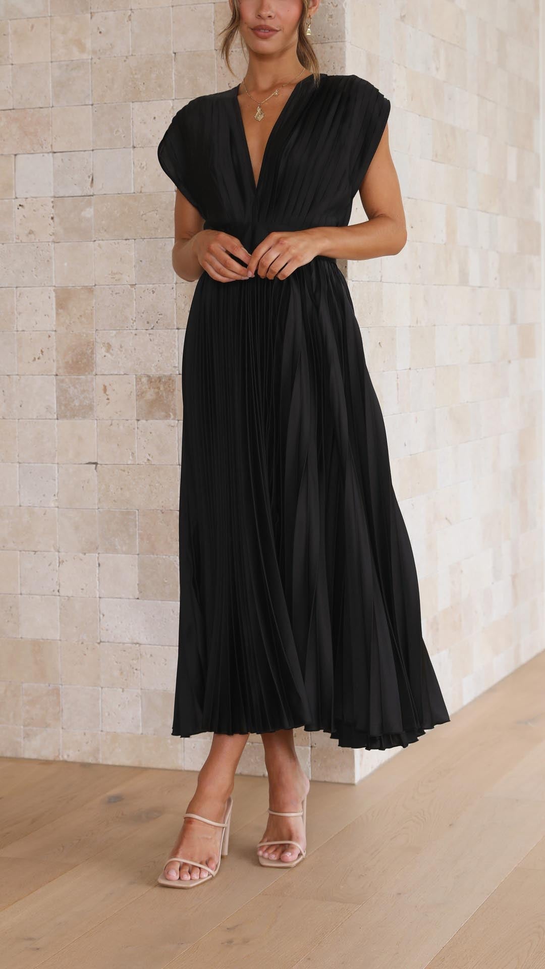 Duttini | Elegant Pleated Maxi Dress Made to Turn Heads