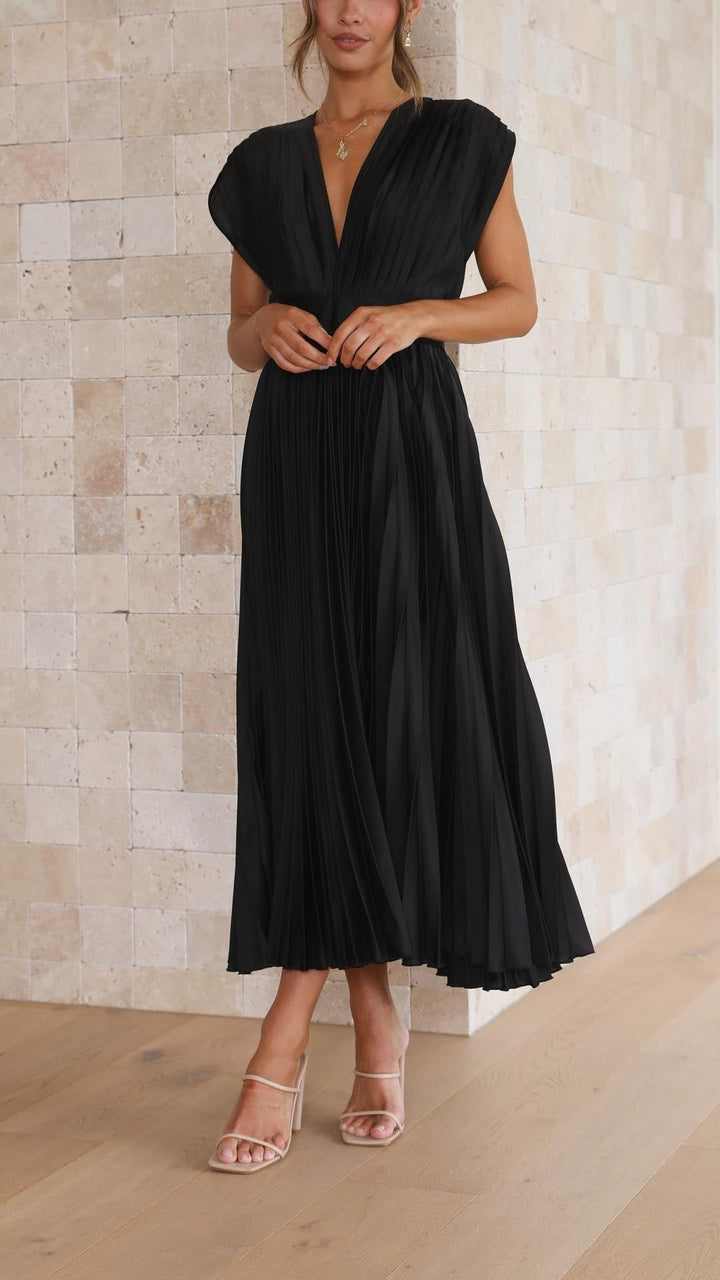 Duttini | Elegant Pleated Maxi Dress Made to Turn Heads