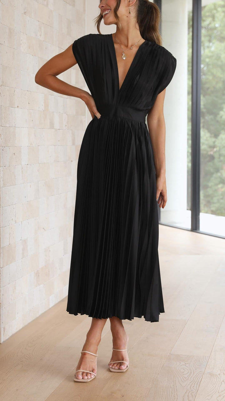 Duttini | Elegant Pleated Maxi Dress Made to Turn Heads