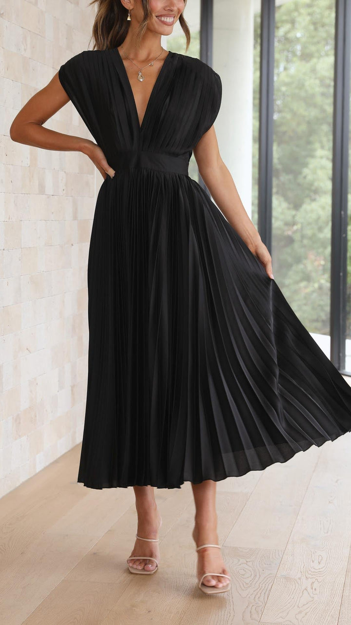 Duttini | Elegant Pleated Maxi Dress Made to Turn Heads