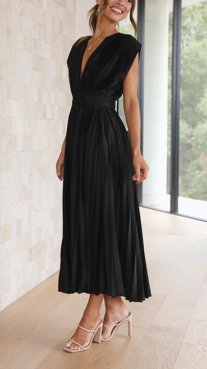 Duttini | Elegant Pleated Maxi Dress Made to Turn Heads