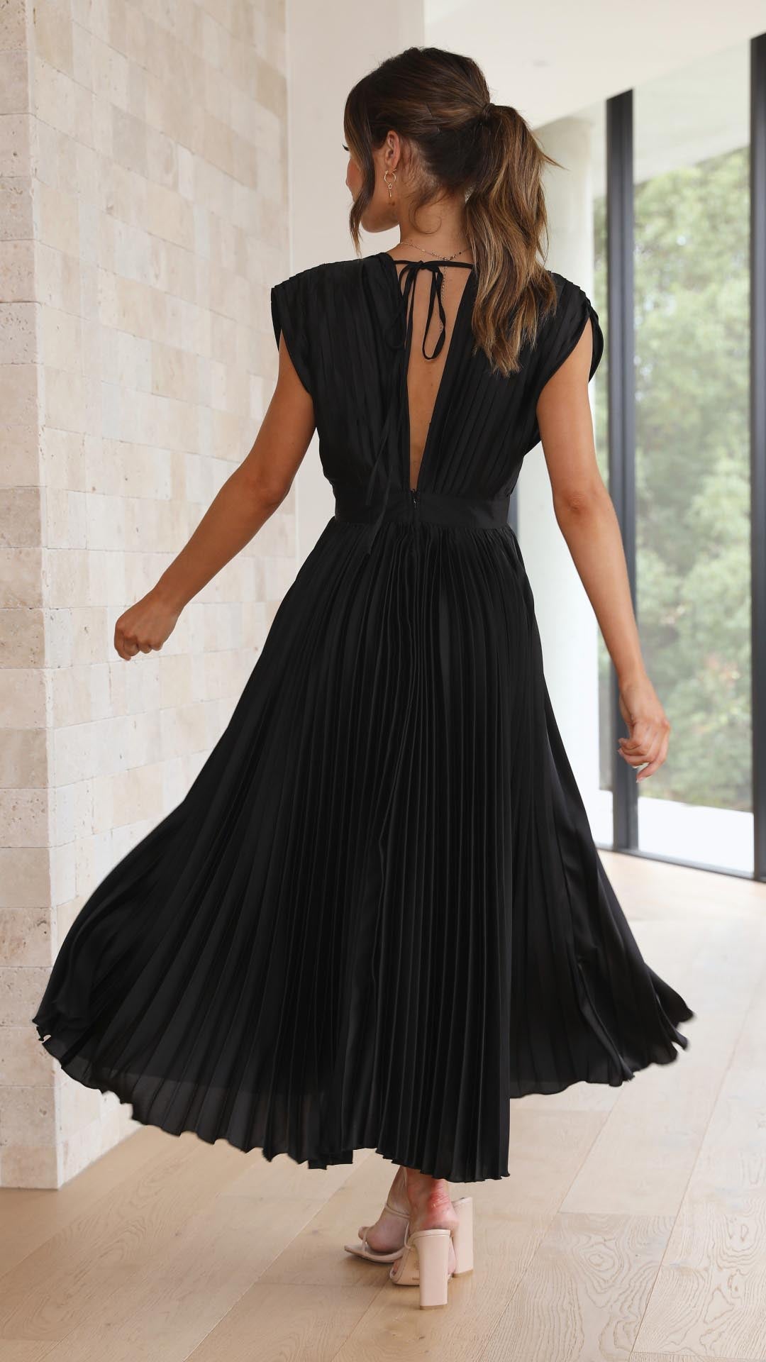 Duttini | Elegant Pleated Maxi Dress Made to Turn Heads