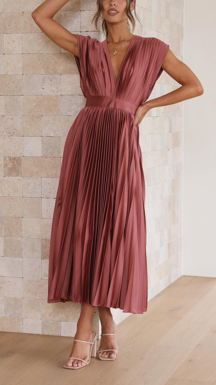 Duttini | Elegant Pleated Maxi Dress Made to Turn Heads