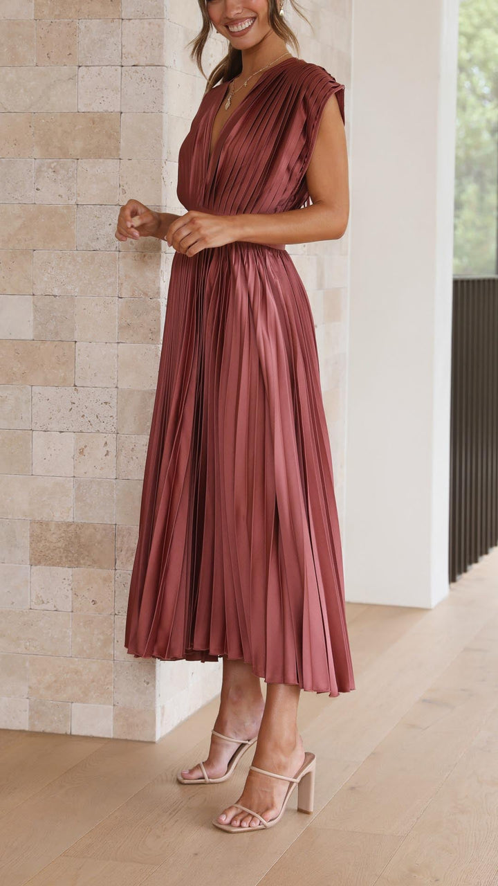 Duttini | Elegant Pleated Maxi Dress Made to Turn Heads