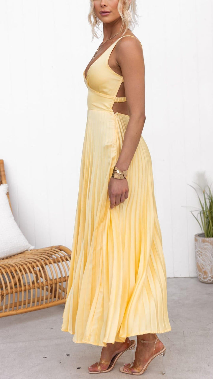Duttini | Sophisticated Pleated V-Neck Maxi Dress with a Timeless Finish