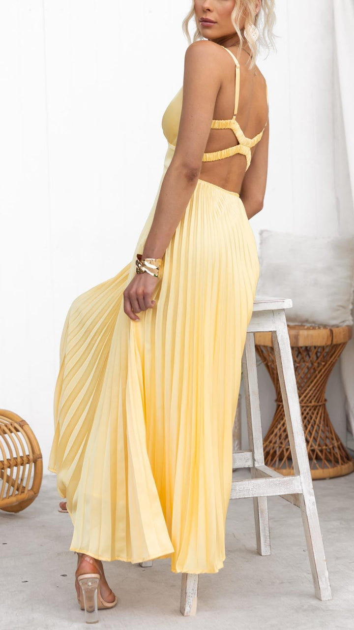 Duttini | Sophisticated Pleated V-Neck Maxi Dress with a Timeless Finish