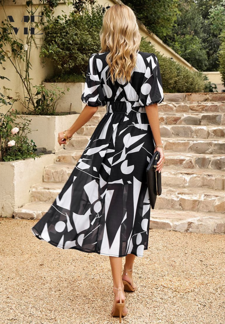 Duttini | Elegant Floral Dress with a Timeless Finish