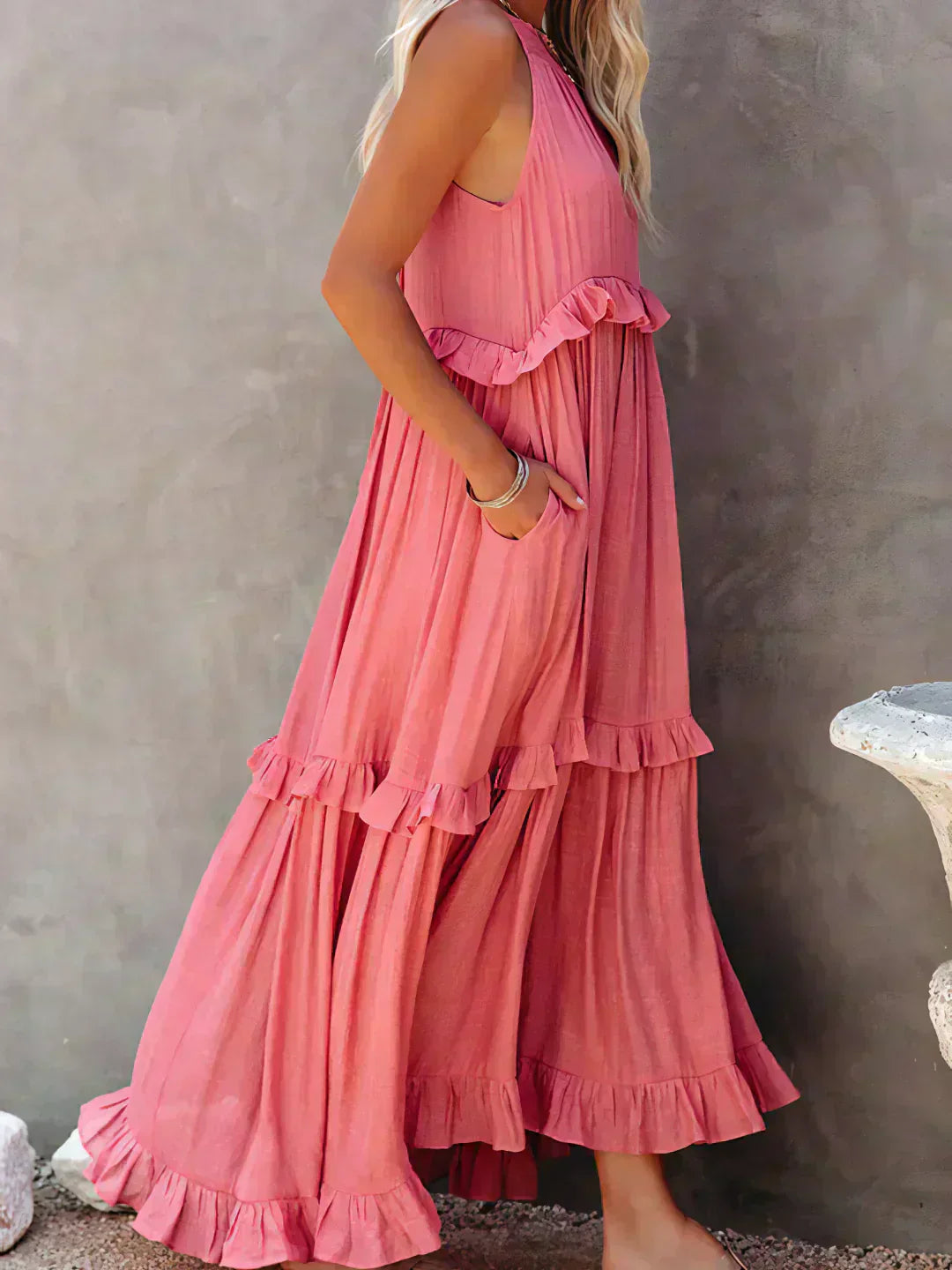 Duttini | Elegant Sleeveless Dress With Ruffles in a Flattering Cut