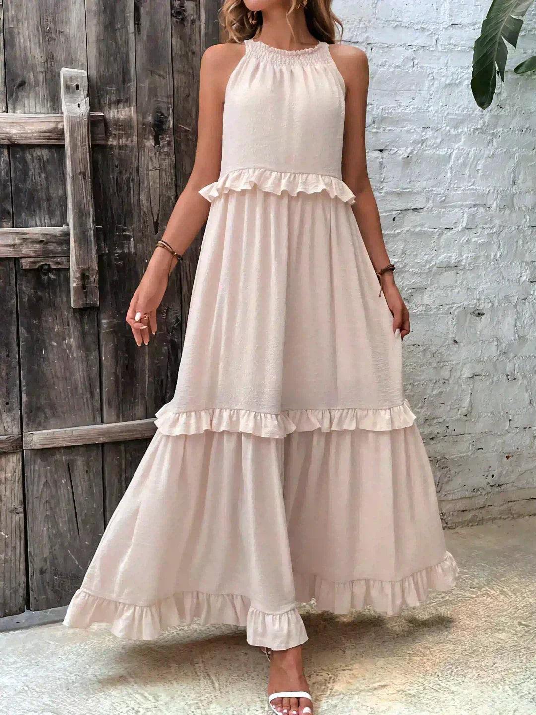 Duttini | Elegant Sleeveless Dress With Ruffles in a Flattering Cut