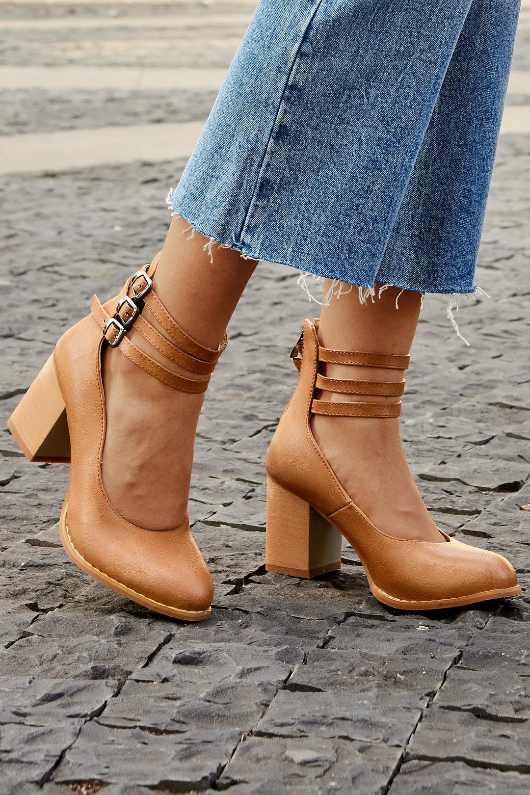 Duttini | Premium Smooth Sandals With Ankle Strap And Thick Heel