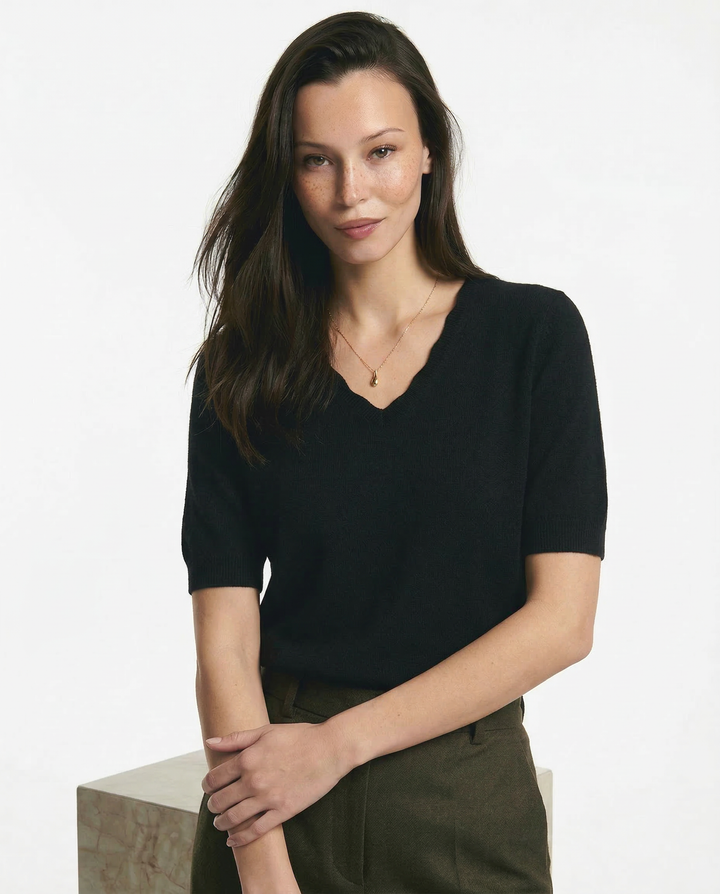 Duttini | V-Neck Knit Top for Women in Soft Fabric