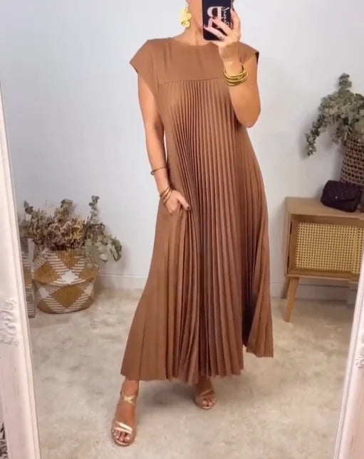 Duttini | Chic Flowy Pleated Maxi Dress Cocktail Made to Turn Heads