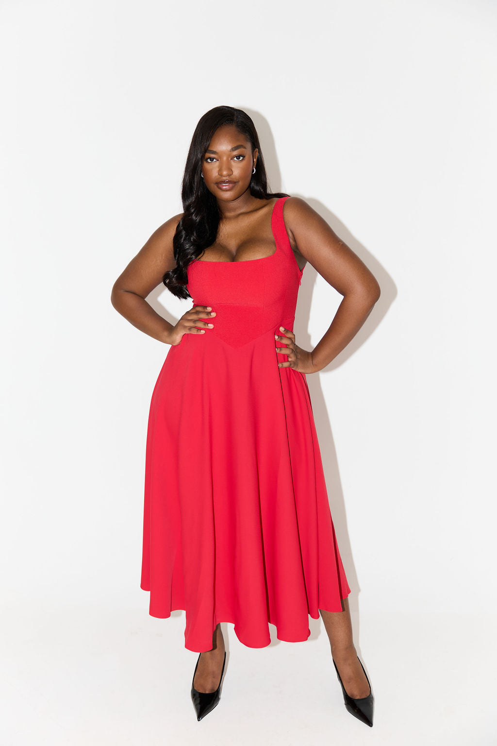 Duttini | Timeless Flowy Midi Dress with a Flattering Silhouette