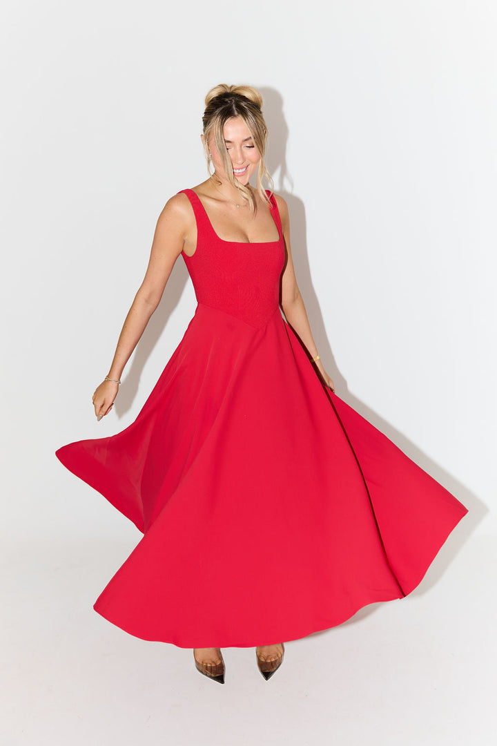 Duttini | Timeless Flowy Midi Dress with a Flattering Silhouette