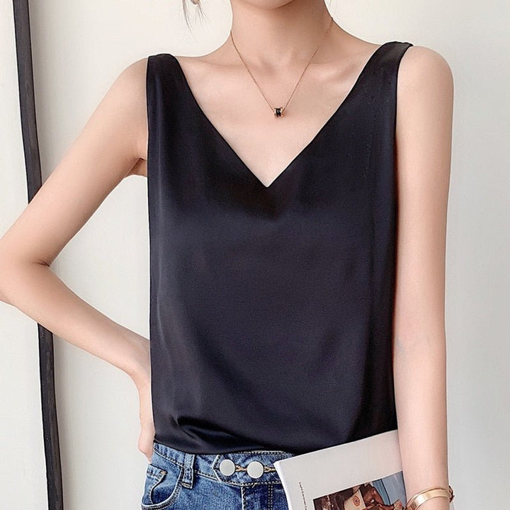 Duttini | Flowing V-Neck Sleeveless Tank Top with a Timeless Finish