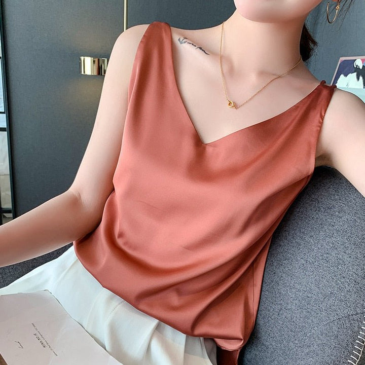 Duttini | Flowing V-Neck Sleeveless Tank Top with a Timeless Finish