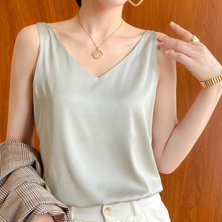 Duttini | Flowing V-Neck Sleeveless Tank Top with a Timeless Finish