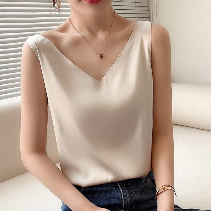 Duttini | Flowing V-Neck Sleeveless Tank Top with a Timeless Finish