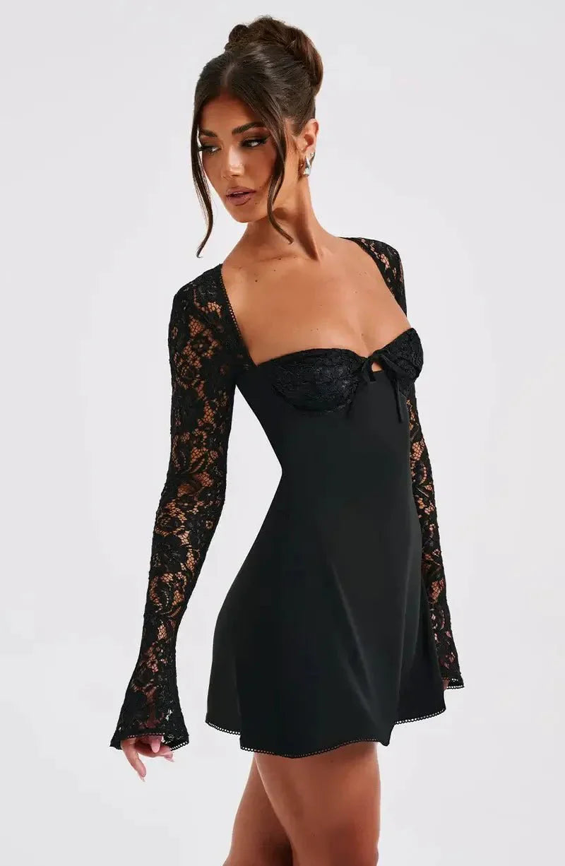 Duttini | Lace-Trim Bodycon Mini Dress – Sweetheart Neckline