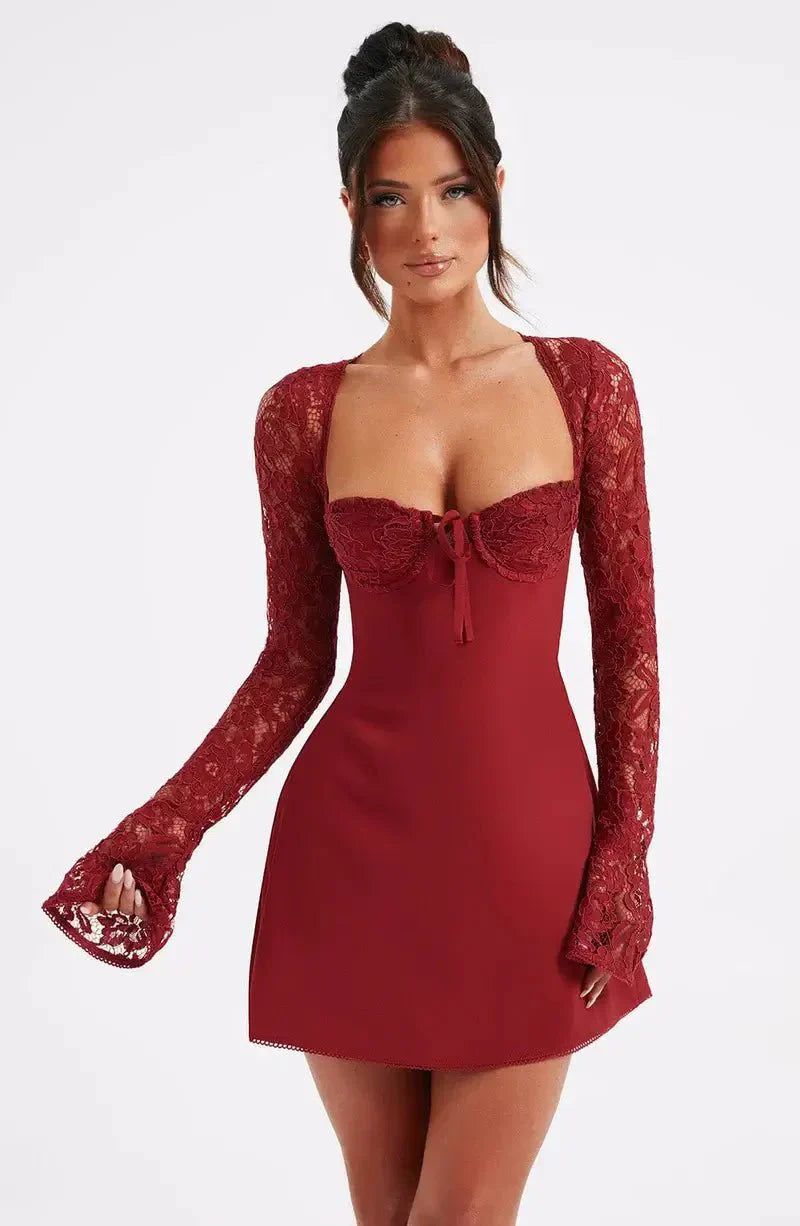 Duttini | Lace-Trim Bodycon Mini Dress – Sweetheart Neckline