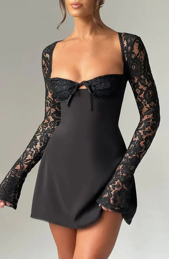 Duttini | Lace-Trim Bodycon Mini Dress – Sweetheart Neckline